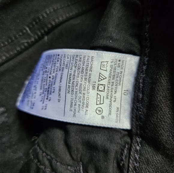Black Old Navy jeans - Picture 2 of 3